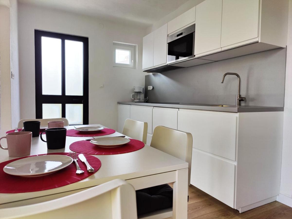 Apartment Lipa โรวีน ภายนอก รูปภาพ